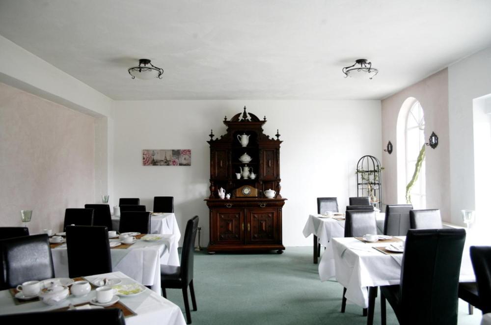 Hotel Am Markt Kleinblittersdorf Exteriör bild